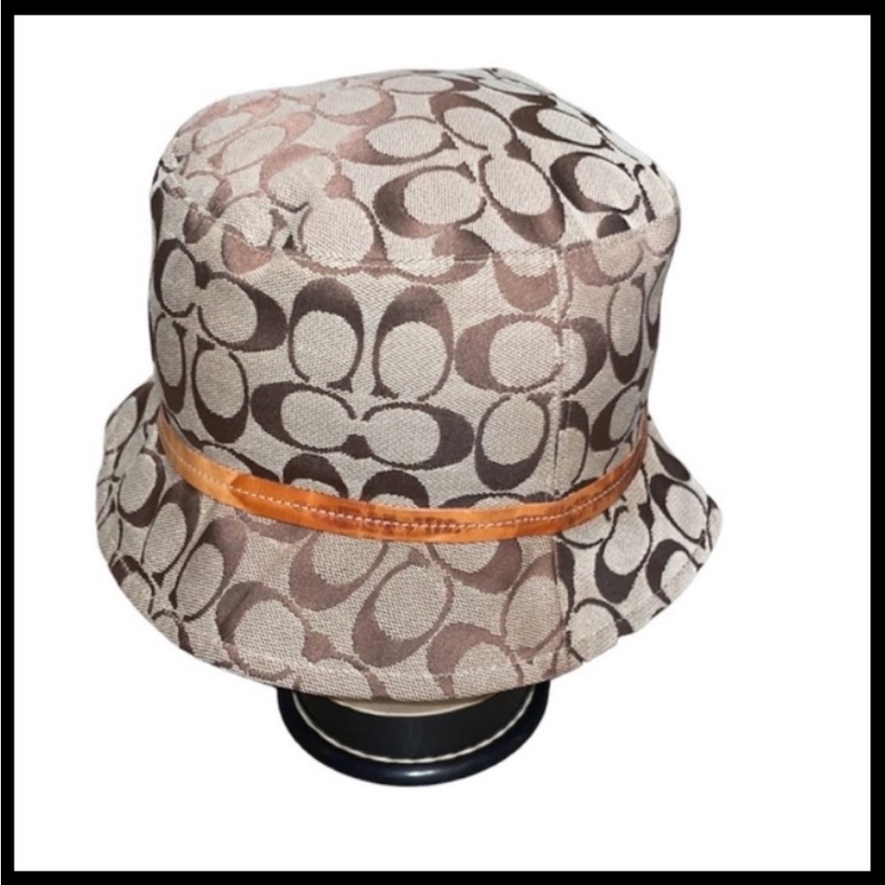 COACH SIGNATURE MONOGRAM
BUCKET HAT